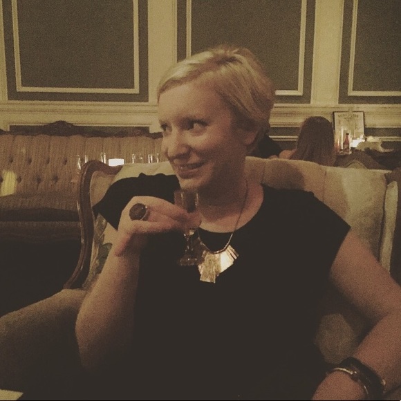 Meet your Posher, Elizabeth - Picture 3 of 4